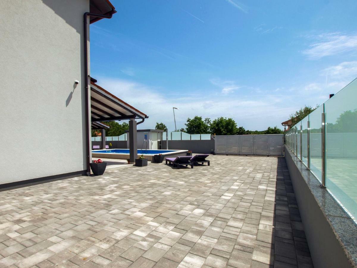 4 Stars Apartments-Pikula Fažana Zewnętrze zdjęcie