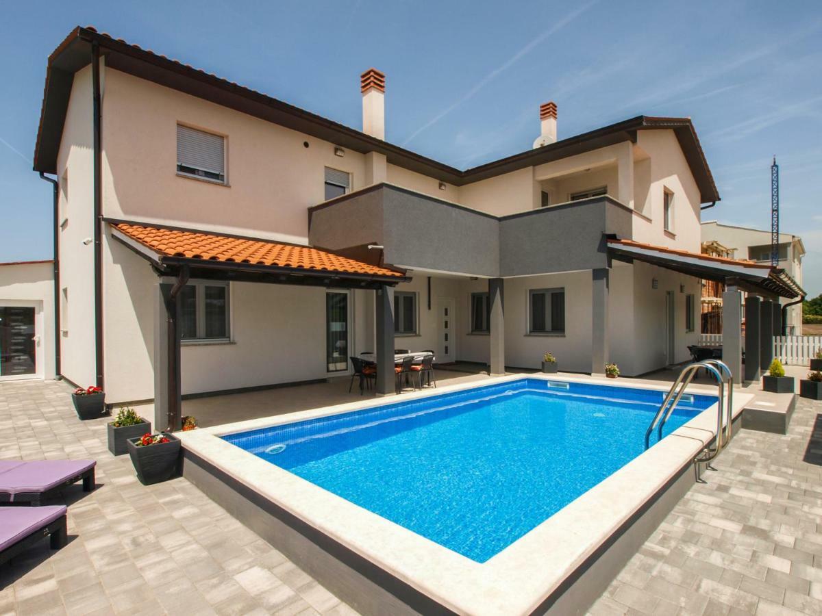 4 Stars Apartments-Pikula Fažana Zewnętrze zdjęcie